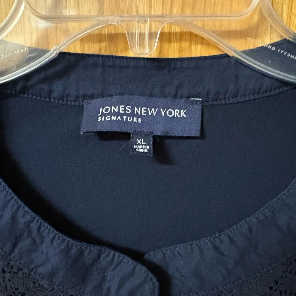 Women’s Jones New York Signature Lace Front Top - Picture 3 of 5